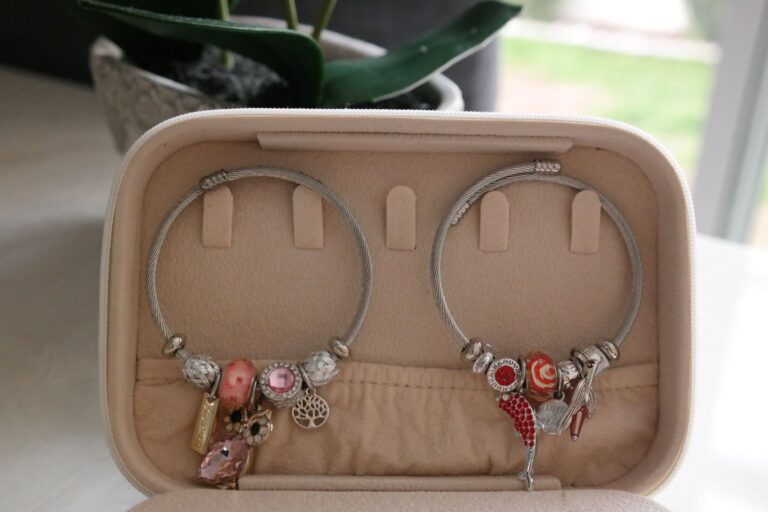 b3ec1fd7-dcdb-43a8-8b6d-ebfa36adb395